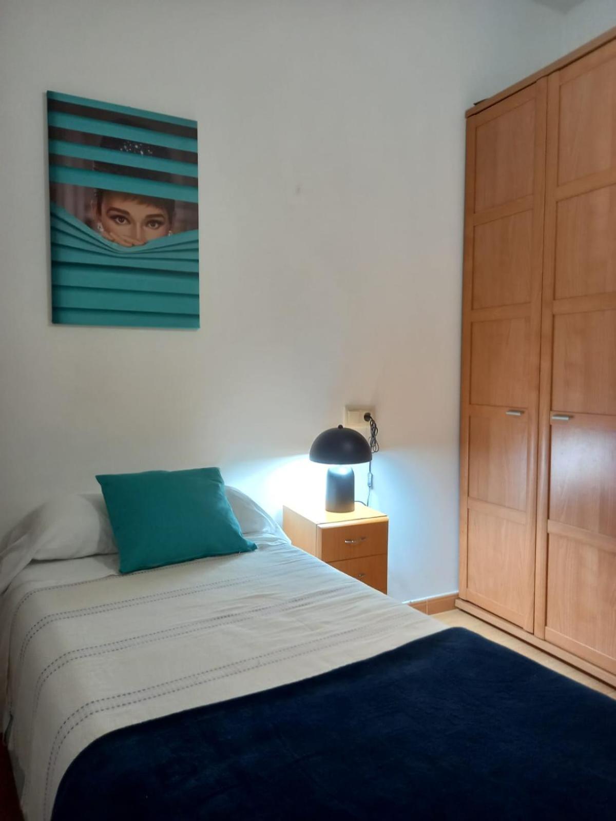 Apartamento Con Pequeno Jardin En El Centro Ferrol Quarto foto
